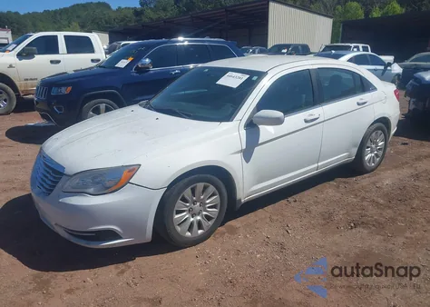 2014 Chrysler 200 Lx z USA, uszkodzony, nr VIN 1C3CCBAB2EN142008
